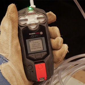 bomba de detecção de gás entrada em espaços confinados