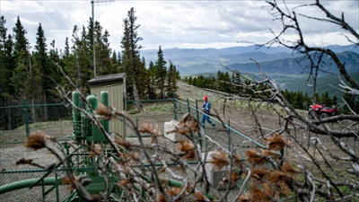 trabalhador solitário do setor de petróleo e gás remoto - 400px