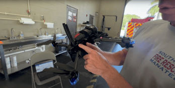 O Corpo de Bombeiros do Sul de Manatee usa a criatividade e mostra como montou um G7 em um drone para detecção de gás.