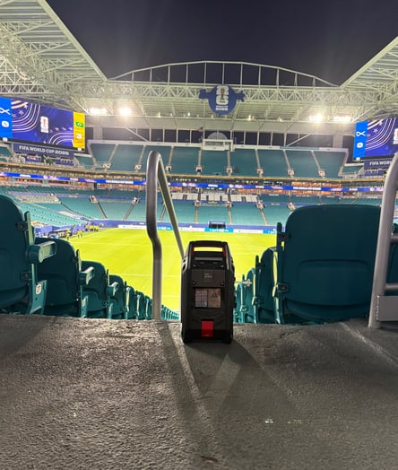 O EXO 8 da Blackline Safety protegendo o público na Copa do Mundo da FIFA de 2026.