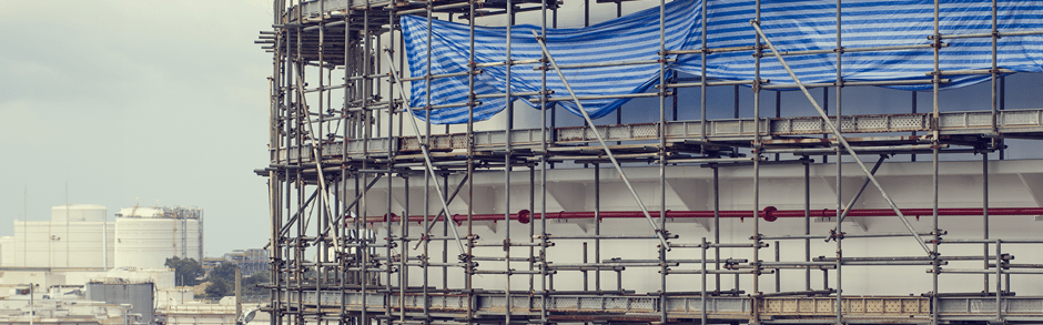 Dispositivo de segurança para trabalhadores isolados com deteção de quedas