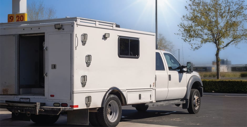 Marco estava trabalhando sozinho e ficou preso na parte traseira de um caminhão em um dia quente. Felizmente, ele tinha seu dispositivo Blackline Safety Lone Worker e pôde pedir ajuda.