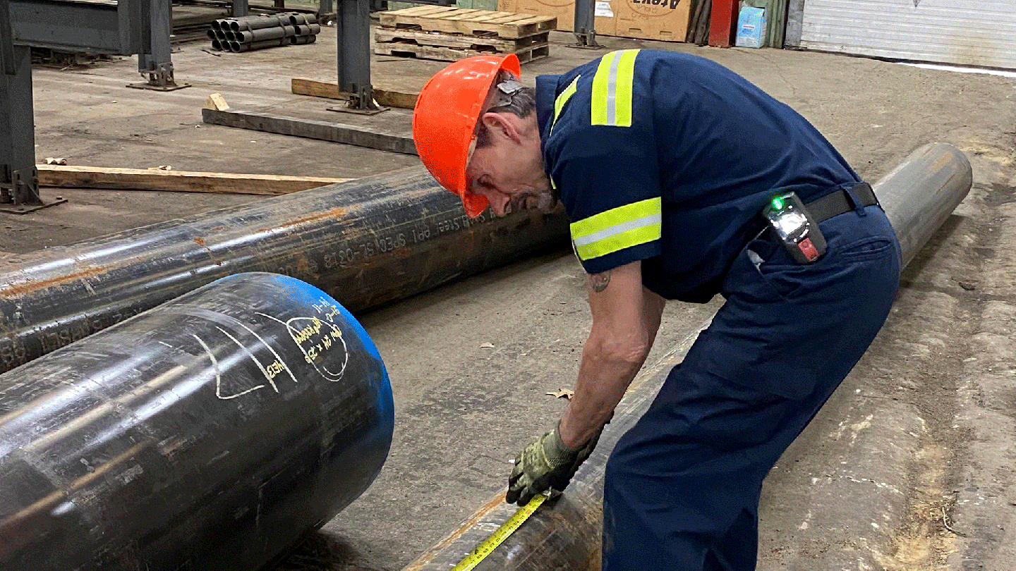 trabalhador-isolado-cliente-marmon-keystone