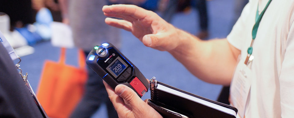 A Blackline Safety demonstrou o G7 ao vivo no Congresso e Expo NSC, incluindo nosso recurso de confirmação de alerta LiveResponse.