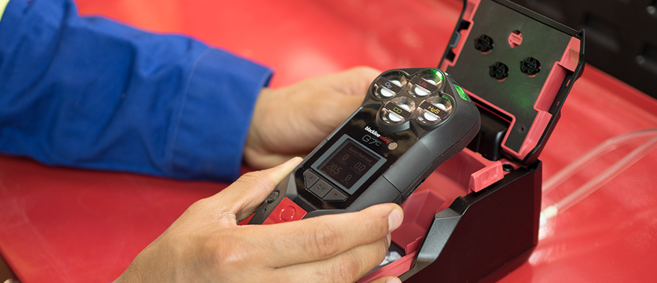 Monitor de quatro gases com base